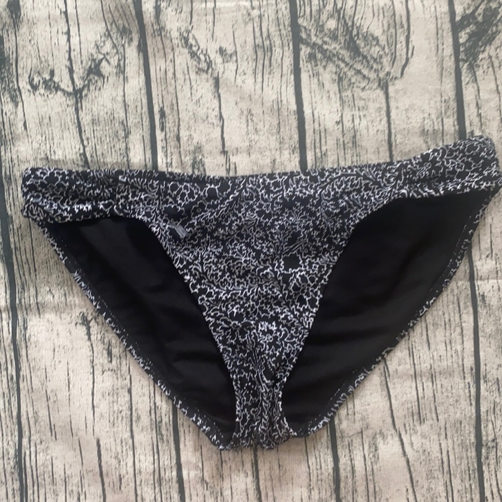 Bikini bottom 🖤3 for $6🖤